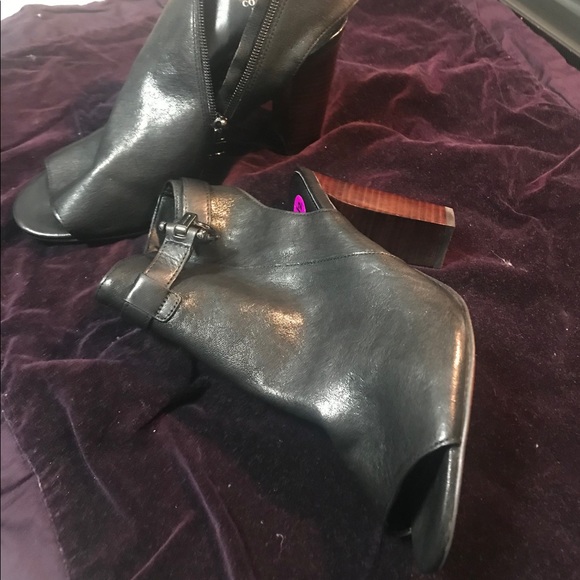 Shoes - Picture 8 of 9